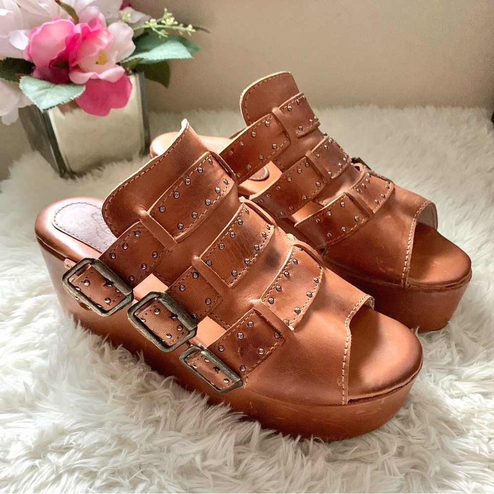 Freebird Landi Wedge Chunky Studded Leather Platform Sandals in cognac tan sz 7